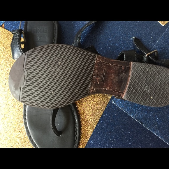 FRYE LEATHER T-STRAP CLASSY GORG BLACK Sandals RARE COMFY BOHO - Picture 4 of 6